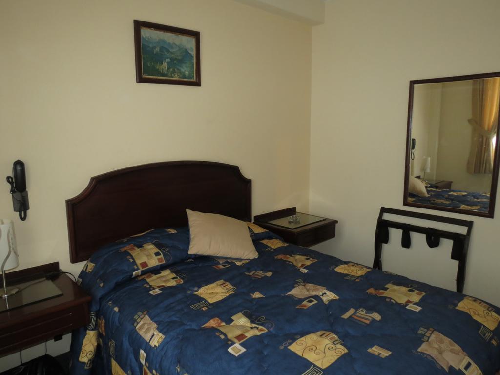 Hotel Plaza Mayor Lima Szoba fotó